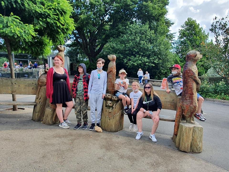 Child2Newcastle's tweet photo. With the @WHBTG being postponed until 2022, we decided to treat the kids to a few days in Edinburgh🏴󠁧󠁢󠁳󠁣󠁴󠁿

We’ve laughed, walked for miles but most importantly made memories as a team 🖤🤍🖤

Fundraising for Leeds 2022 starts now! 🖤 https://t.co/RA7jGsdkEz