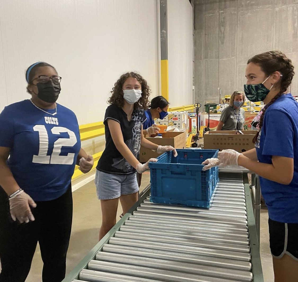 Shortridge's tweet image. Shortridge scholars spent part two of their service learning day @GleanersFBIndy helping fight food insecurity by sorting and unpack aging 8800 pounds of food  which is enough for 7400 meals! #SHSdayofservice #poweredbyproact @IPSSchools