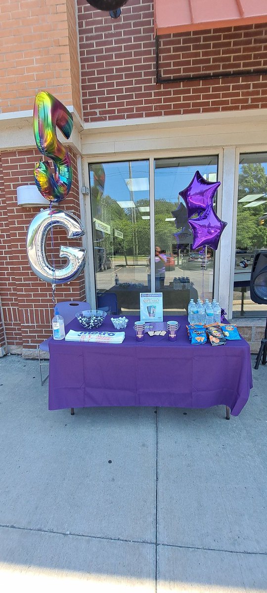 AngelH_Metro's tweet photo. Hanging out with Talkalot at 22802 Lake Shore Blvd. Planting seeds and connecting with the community. #MetroeventChallenge @kcampbel46 @WarrenGMetroCLE https://t.co/bh68Hf2qHK