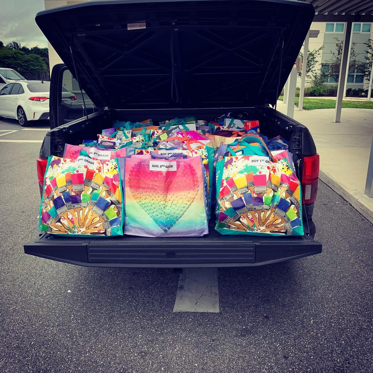 TheNobilo's tweet image. Dropped off the school supplies at Sally Ride Elementary for the children that couldn&apos;t purchase them themselves. Thanks to Donna Sherry for organising donations from a fabulous group of ladies who donated funds as well as their time to help shop for all the goodies. Thank you❤