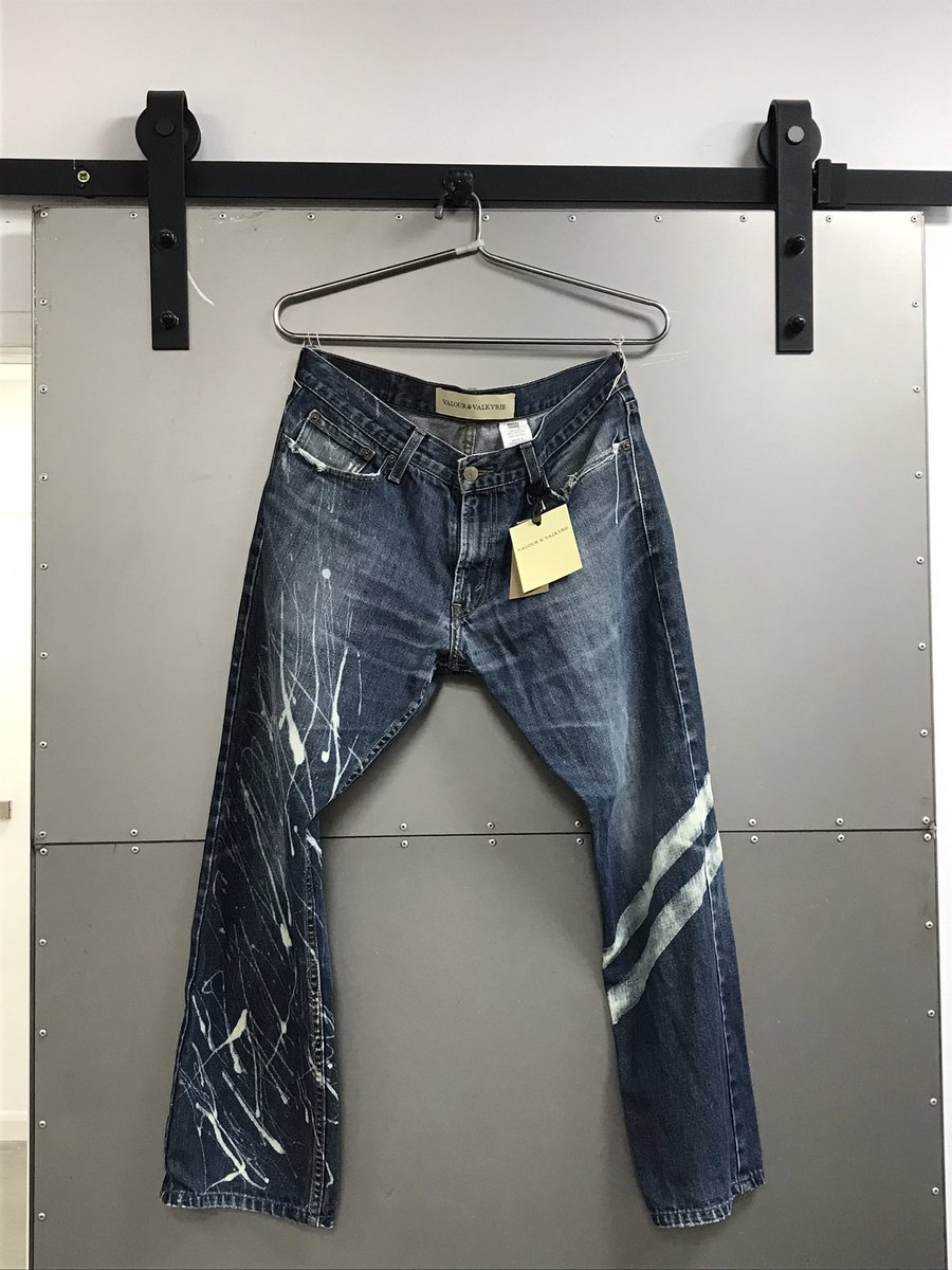 valourvalkyrie's tweet photo. Upcycled Vintage Jean. Graffiti inspired hand finished techniques. Unique. Each piece is hand sourced to order. New collection “ Street life” available to buy at Curfew Grooming. (53 Brixton Station Road, Brixton. DM us to order. #style #circularity #remarkable #distinct #mens https://t.co/Z2cC9FKK3L