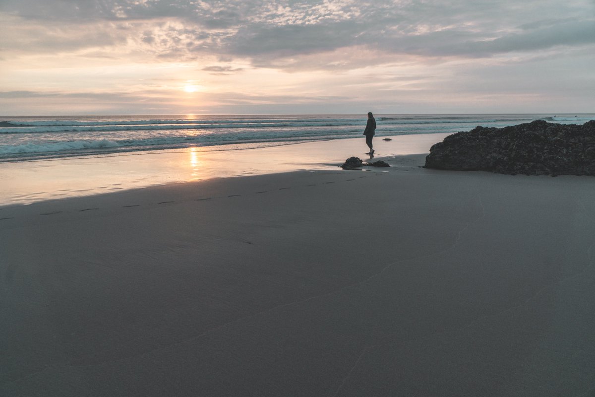 wrobertsphoto's tweet photo. I heard photographers are ditching Instagram and heading here, hey Twitter! 

#cornwall #beach #photography  #sunset https://t.co/U0VnfqB3Op