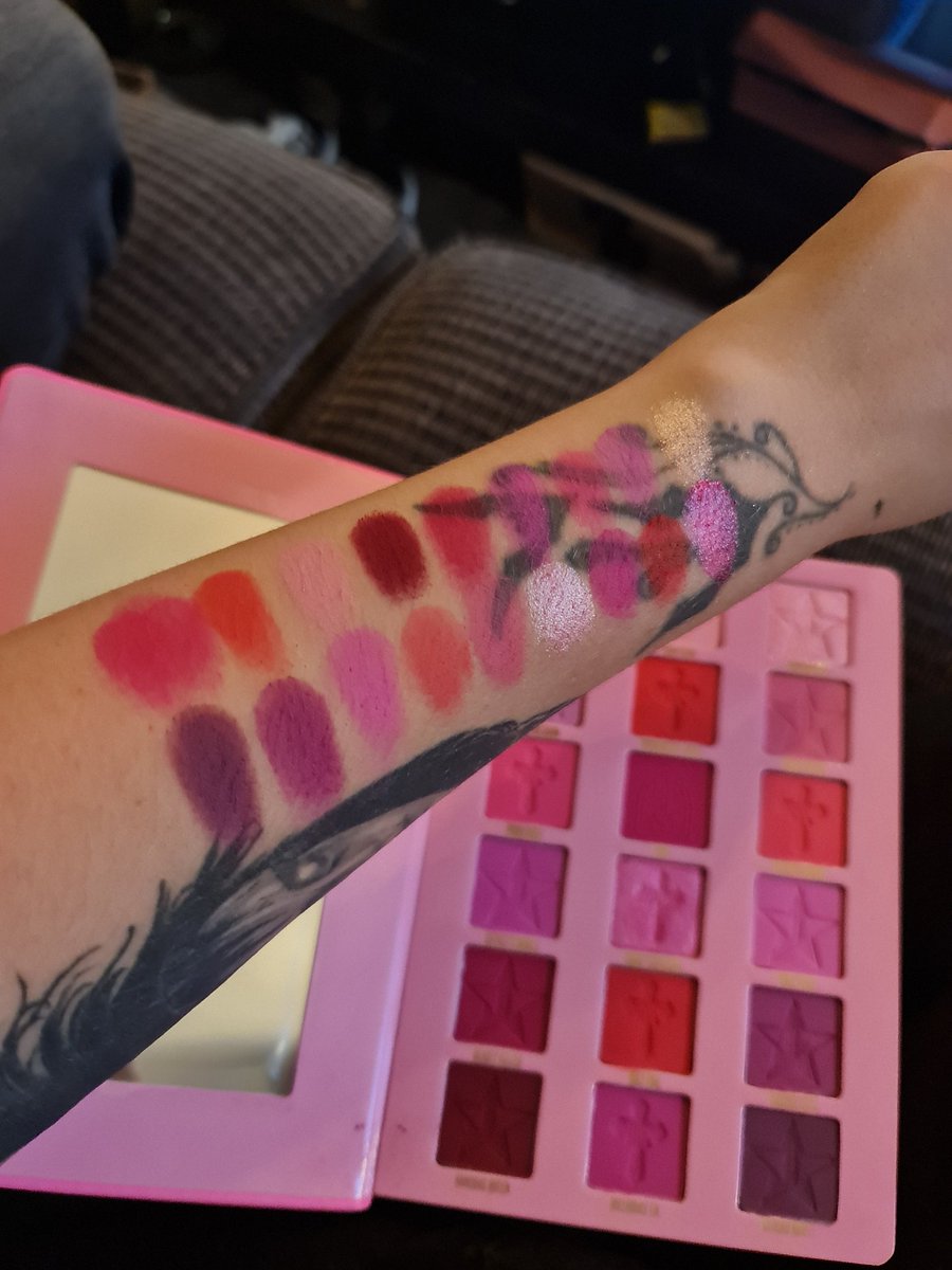 unicorndazzles's tweet photo. Husband gave me my 2nd year wedding anniversary early! 🥰🥰🥰😍 @JeffreeStar https://t.co/vIajfQoOgv