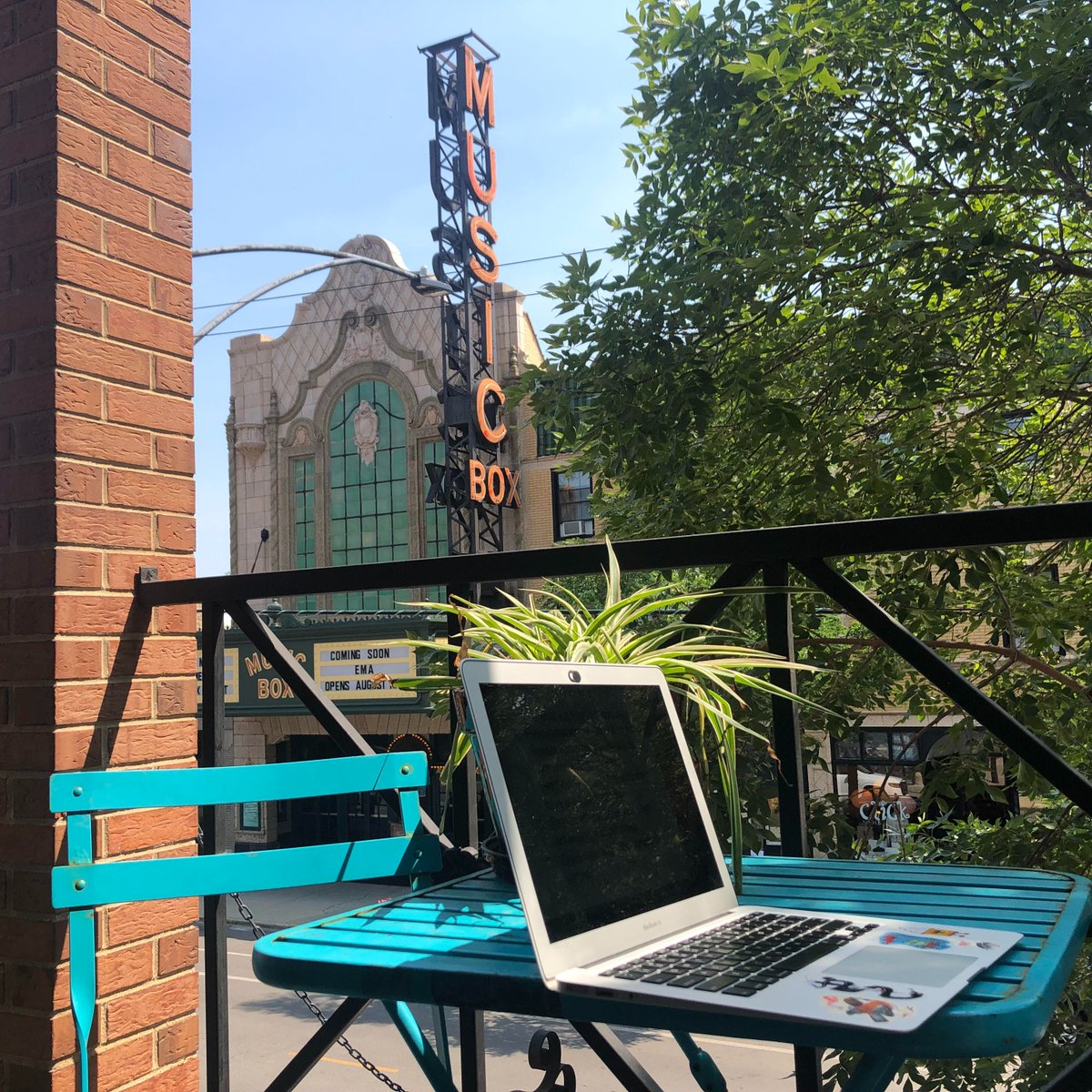 Shout-out to Kristina Wilson for sharing this gorgeous set-up for today's #UWDTL Conference! #DEPD