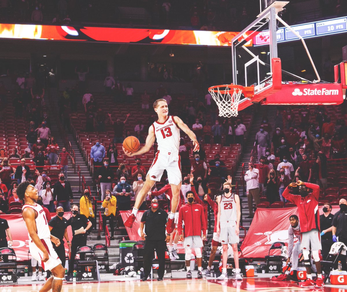 EricPMusselman's tweet photo. Been working on my vert #ThrowdownThursday 👀🤣 https://t.co/2Rfkp0sfvl