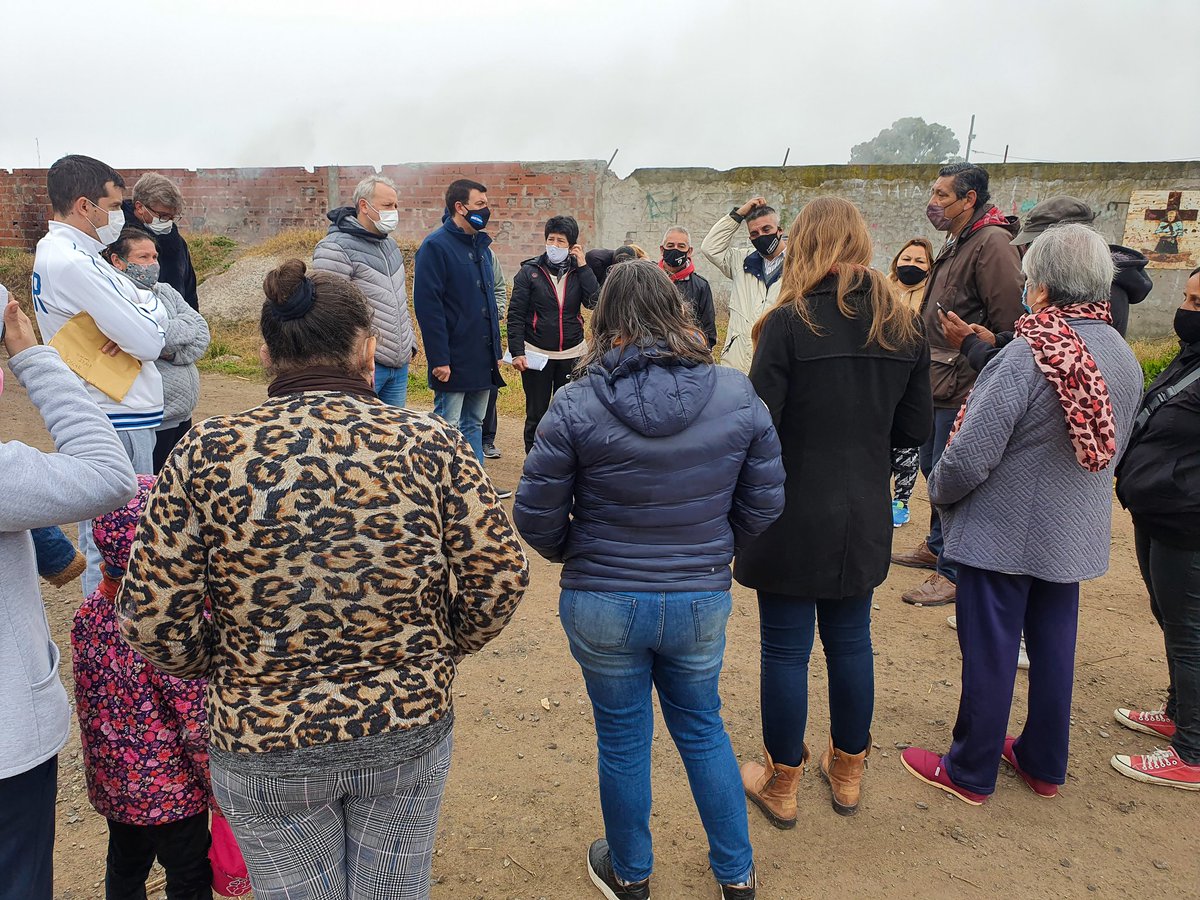 ArielArchanco's tweet photo. Estuvimos en el barrio Malvinas de #Romero, conversando con vecinos y vecinas sobre los inconvenientes que afectan su vida cotidiana. Debemos ser un vehículo para canalizar cada una de sus problemáticas y en conjunto buscar las mejores soluciones 💙 https://t.co/qaBSFHmgxX