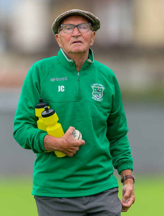 Brón orm a chlos go bhfuil Johnny Cregan ó <a href="/wtnsgaa/">Wolfe Tones na Sionna GAA</a>  imithe ar shlí na fírinne.

A gent &amp; a proud son of Ulster, who became a true son of Shannon.