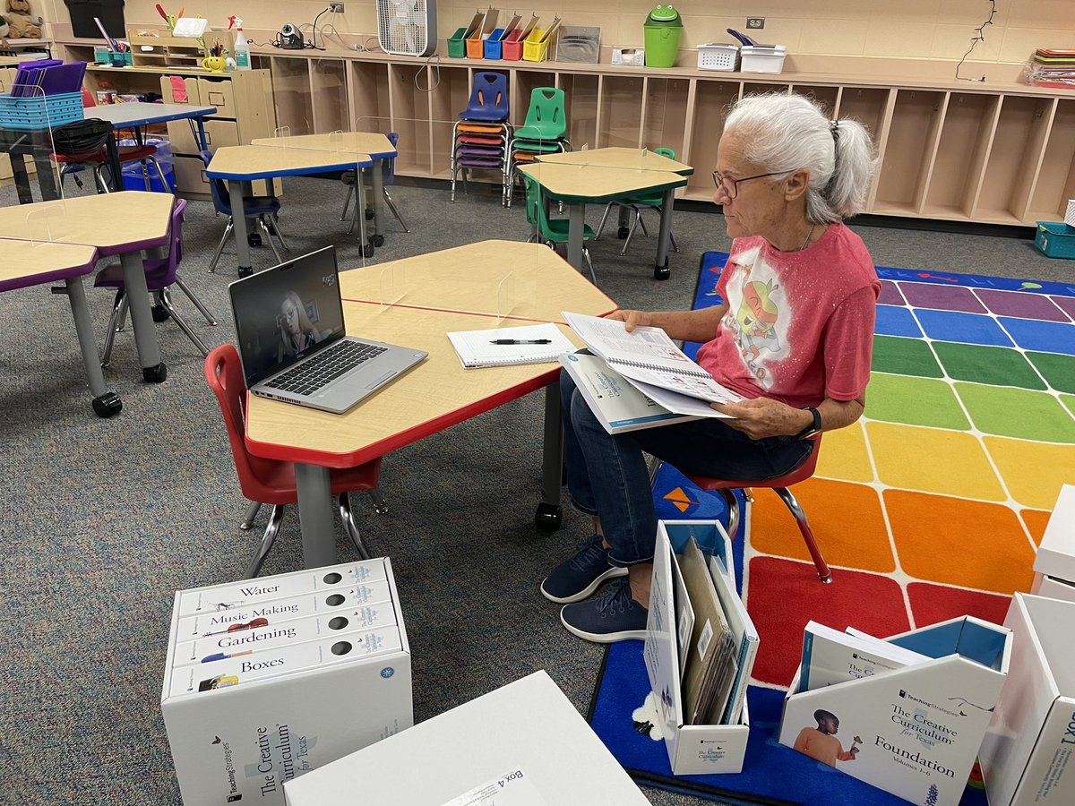 MyraGongora's tweet photo. @AngletonISD pre-k unboxing The Creative Curriculum🎉💜@TeachStrategies #PreKisCool #ExploreDiscoverThrive https://t.co/azX9ziucPc