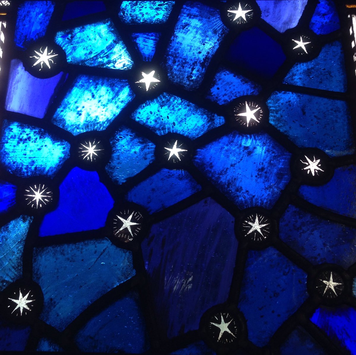 Starry starry night✨ Arts &amp; Crafts #StainedGlass: a detail of #HerbertHendrie's Life of St Francis window at St Mary's Catholic Church, East Hendred (made by Lowndes &amp; Drury at the Glass House in 1924) <a href="/ArtGuideAlex/">Alexandra Epps</a> @NellytheWillow @Horatioforever