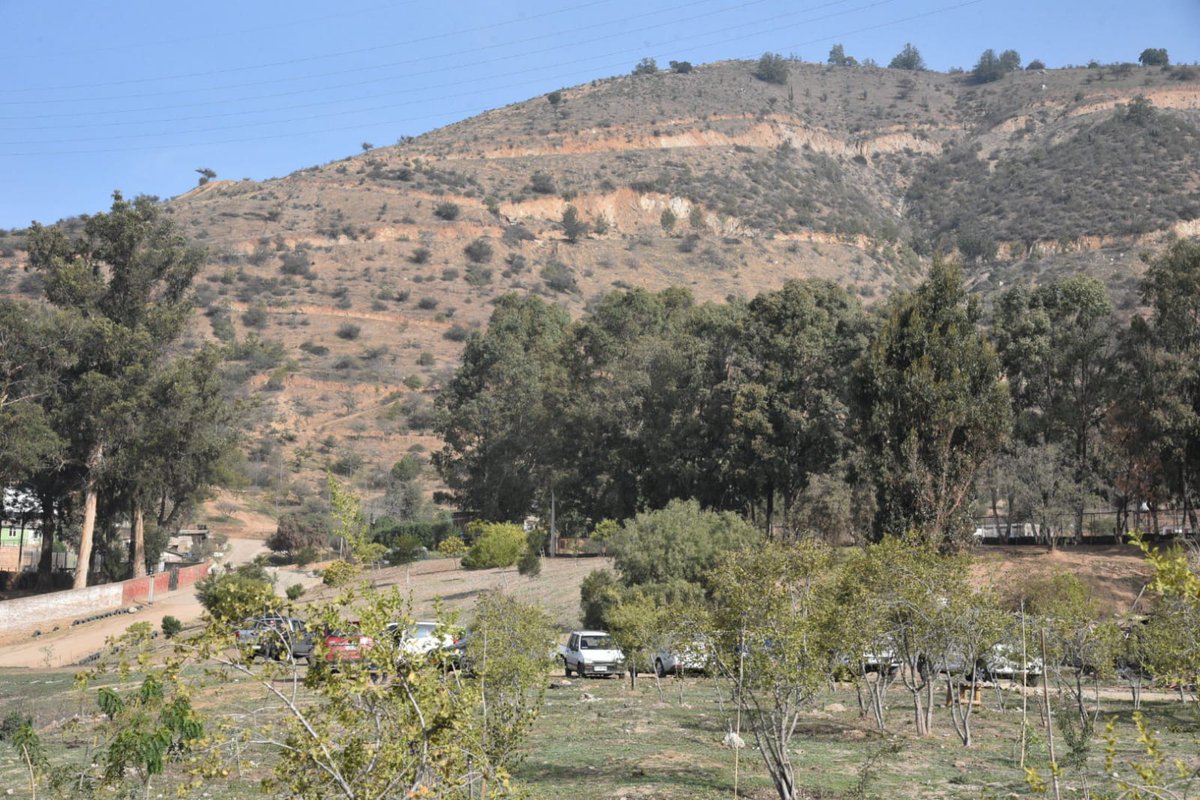 Seguimos el recorrido en cerro El Sombrero de #Melipilla, lugar de recuperación de áreas verdes, que antes era un basural y hoy un lugar que poco a poco se llena de vegetación para los vecinos de la RM. Esto es justicia urbana, un eje primordial de nuestro programa 👏🏽🚵‍♀️
