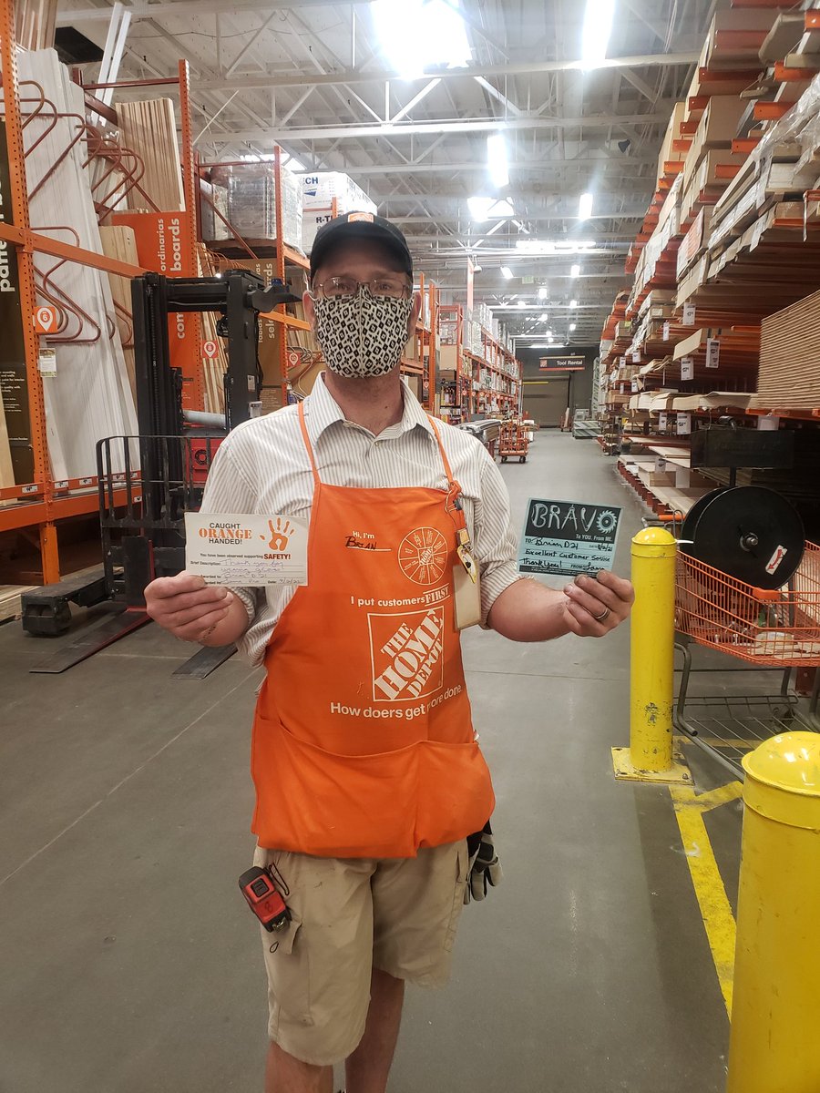 laurach77777694's tweet photo. Way to crush it! Safety Bravo AND customer service! Part of the dream team #470fun #52elite #thd4701 https://t.co/B7vCketP9f