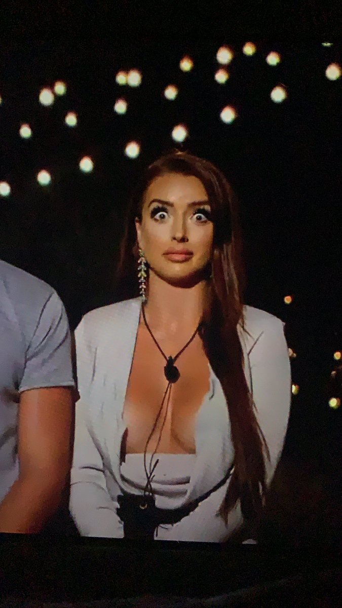 DID HE JUST SAY TRAGIC NEXT TO GIRL HE HAD AN ACTUAL CHANCE WITH? IS HE MAD? #LoveIsland