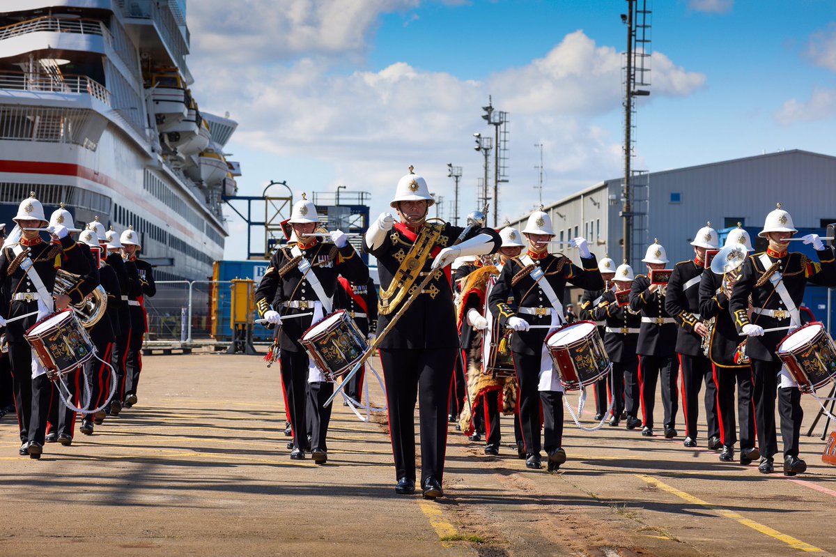 Thank you @HMSBlyth and @HmsRamsey. These highly capable ships have provided decades of sterling service. As the @RoyalNavy continues the development of autonomous systems their replacements will offer the Navy and the Nation improvements in safety, cost, portability, and agility