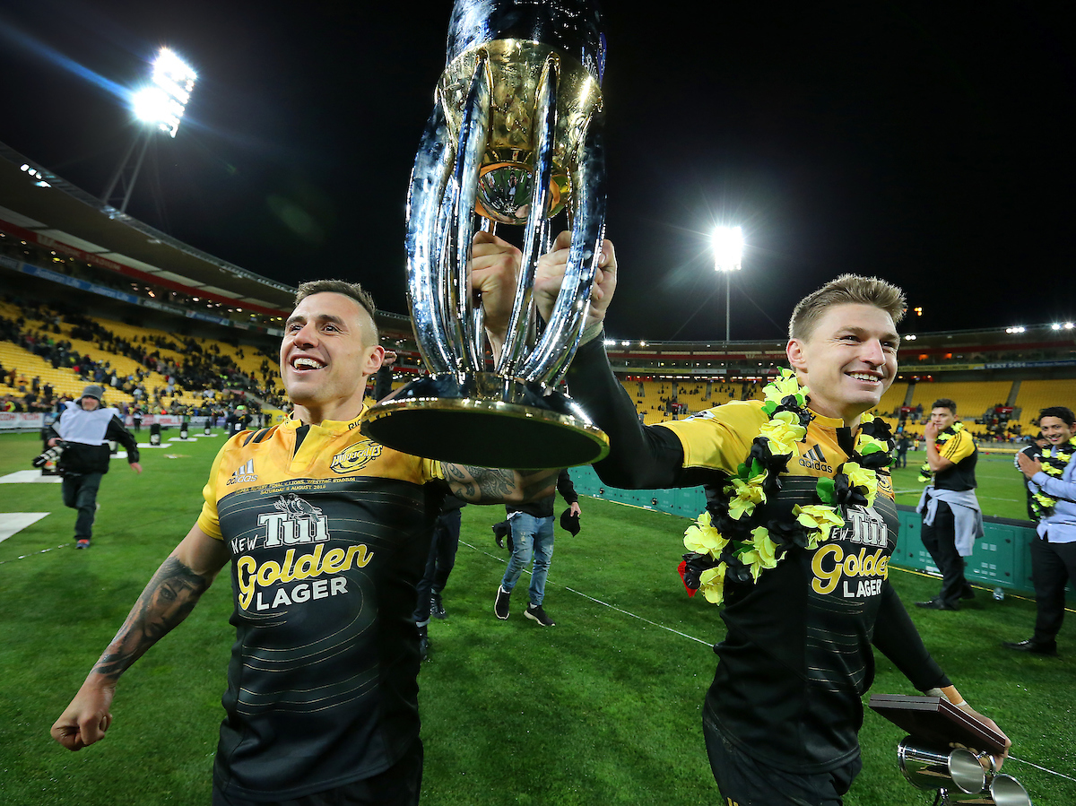 #flashbackfriday and #onthisday 5️⃣ years ago, @Hurricanesrugby finally won the Super Rugby trophy, with a very convincing 2️⃣0️⃣ - 3️⃣ win over @LionsRugbyCo in front of 3️⃣4️⃣,0️⃣0️⃣0️⃣ fans. The silverware had finally made its way to Wellington 🏆 📸: @PhotosportNZ