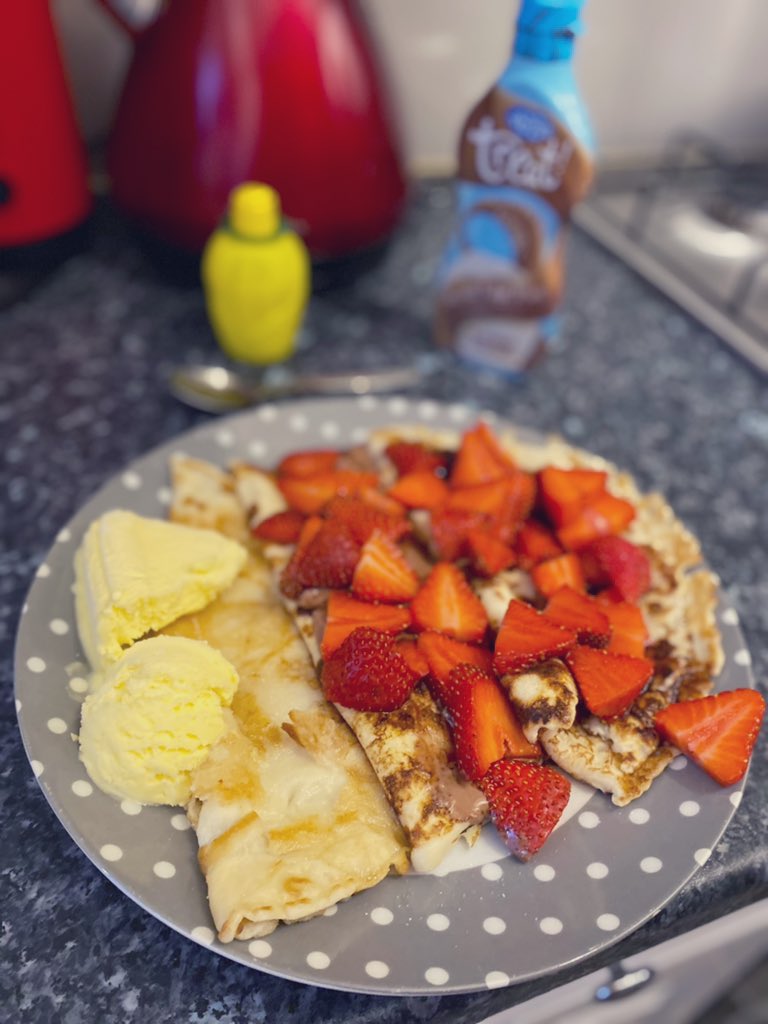 SENkickboxer's tweet photo. Not a bad #SummerHoliday day 💙 coffee in bed with Milo, visit to the garden centre and hours pottering in the garden this afternoon dodging showers 😂 a late nap and crepes for tea 😋😍🥞🍓🍫🌺 #gardening #GardeningTwitter #edutwitter finally relaxing a little! #MakingTimeForMe https://t.co/ATiMCaBrM2