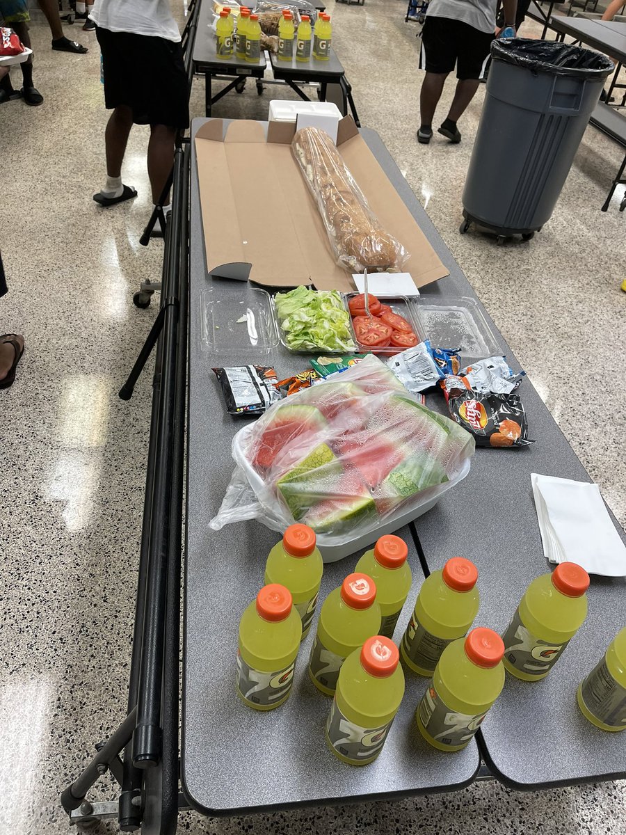 RockFootball1's tweet photo. @krajewski_wanda Thank you @rockledgehigh Terri Kulaga for feeding our football players today. Our raiders enjoyed all of it. #GOAT #RaiderPride #Shebleedsblue #ThankYou https://t.co/gMpVqQ542Z