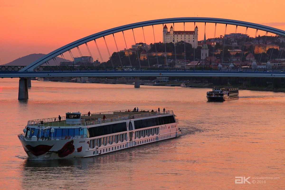 Bratislava in 2018. We love to see these river cruises soon. #Slovakia #Slowakei #Slovensko #Bratislava #Danube #Dunaj #River #RiverCruises #BratislavaCastle Photo🌟📷 Adam Kováč