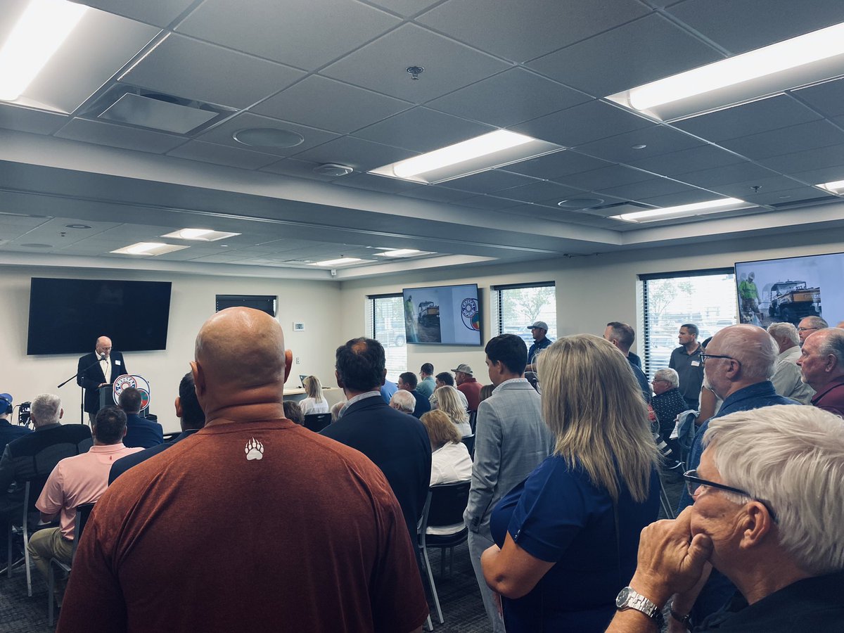 CrystalCoLisaB's tweet photo. Our #CommunityRoots are on display today in bringing Natural Gas to the #Hillsboro @CrystalSugarCo factory and the communities of Hillsboro, Mayville and Portland. #communitypartners https://t.co/UReWaYgvpr