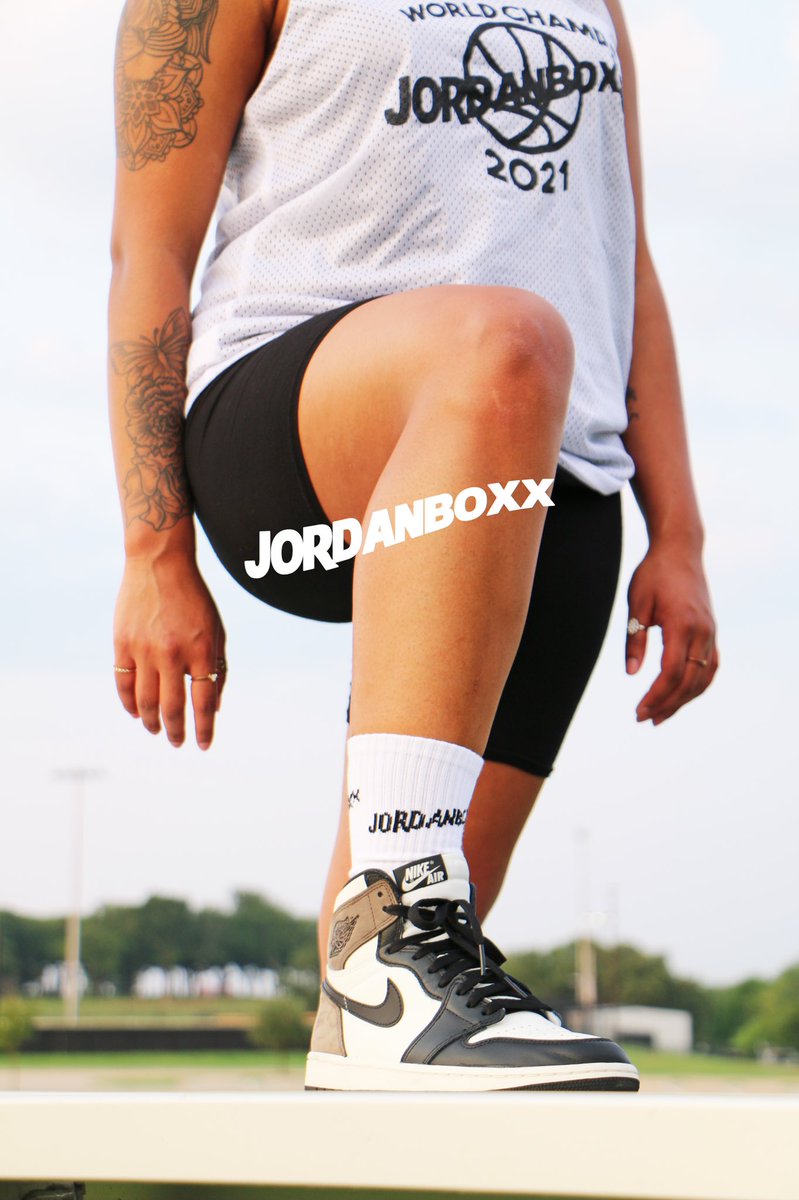 jordanboxx's tweet photo. White ‘jordanboxx’ Crew Socks
jordanboxx SS 2021
* Brand: @jordanboxx
* Photographer: @jordanboxx 
• 
• 
• 
#jordanboxxTheBrand
#jordanboxxTheVibe
#jordanboxx 
#Summer2021
#Fall2021
#Balance 
#Simplicity
#Life
#Quality 
#PerfectPump
#PerfectHeel 
#Socks 
#Summer https://t.co/cuPJErQeYn