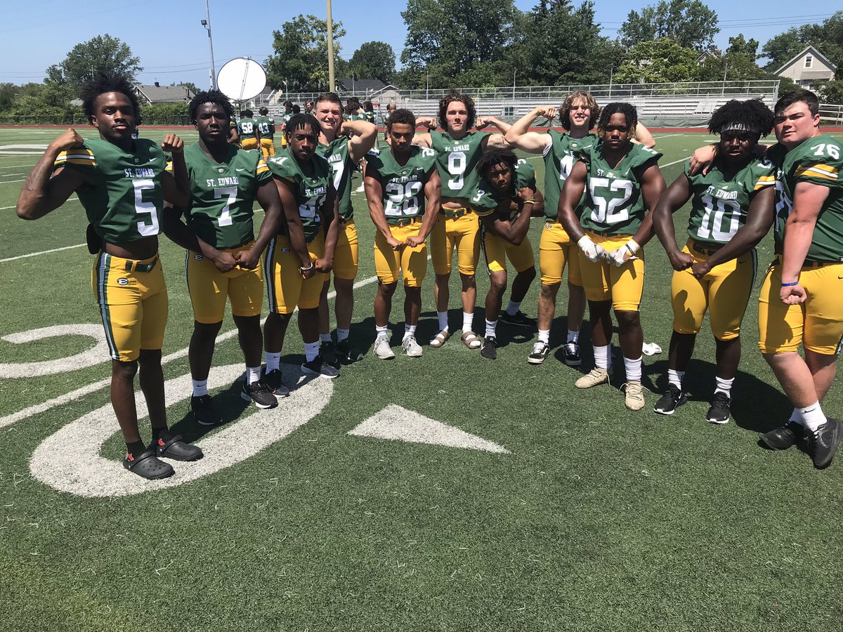 EDSstrength's tweet photo. Congrats to the @SEHS_FOOTBALL 2021 all bicep team!!!
@joeylavelle10 @toryrw @1KingRobb @delphia_brad @CastleberryJoel @jackriley011 @MarvinBell_ @DomSidari @_jerry_41 @Zyionbrown0 Rae Manning and Ryan Micklich https://t.co/8TtCepT4dj