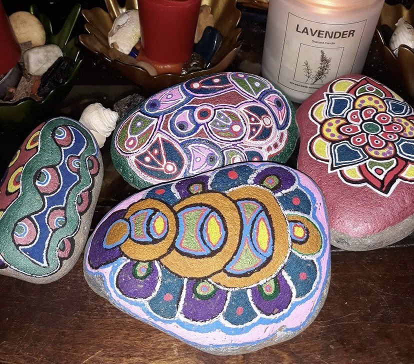 Rock art 💜🌼🌸🌺💜

#rockart #rockpainting #stonepainting #rockcrafts #zen #rockcollector #positivevibes #Meditation #stoneart #acrylicpaint #crafts #naturecrafts #riverstones #flowerart #resinart #wiccancrafts #witchyvibes #reiki #mindfullness #meditativeart #zen #goodvibes