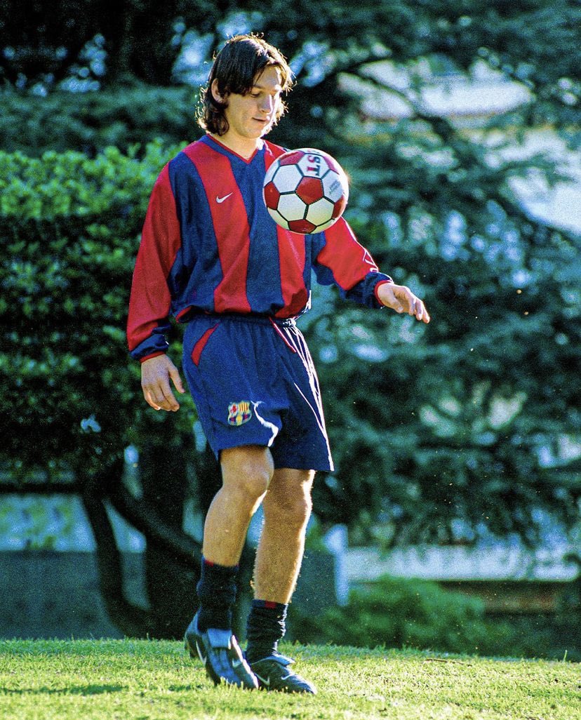KikeDelgadoYT's tweet photo. Llegaste como una promesa. Te fuiste como la leyenda mas grande de este club. Gracias por todo #Messi! 💙❤️ https://t.co/3SOKutzzsf