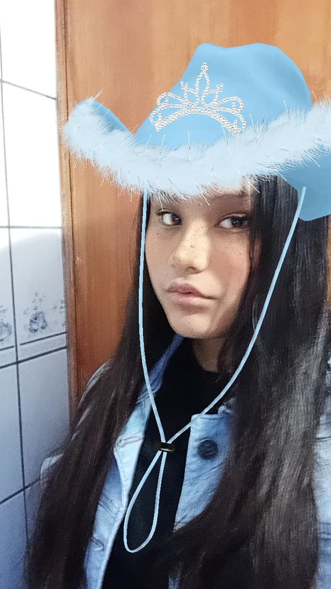 edvineditor's tweet photo. holi! soy danny, tengo 16 años, soy de Perú, staneo a edvin y omar. Tengo esta cuenta y en ig para subir edits para ambos <3 les amo mucho, se han convertido en mi home, soy buena onda, siganme <33
Vean young royals con suero al lado🧍🏽‍♀️
#SelfieForYR https://t.co/SIEy31wUPB