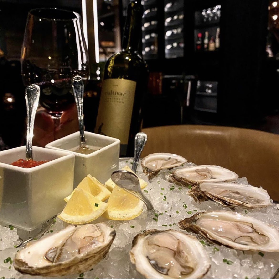 Happy National Oyster 🦪 Day! We ❤️ this! A perfect combination 🦪 & 🍷!
📷 @travelinnjenn 
@gtprimesteakhouse 🥩 in Chicago
Cheers! 🍷
What do you like with your oysters?
#oysterpairing #oysterday #eatmoreoysters #mywineanddine #mywinelife #NationalOysterDay #chicagofood