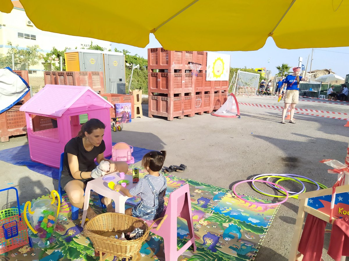 jovenesxla_paz's tweet image. ¡Se inaugura el parque infantil en las carpas rojas de @santegidio_ES ! Un espacio de amistad y diversión para los más pequeños del campo de Moría 2 en la isla de Lesbos. 
#santegidiosummer
@YouthxPeace @santegidionews