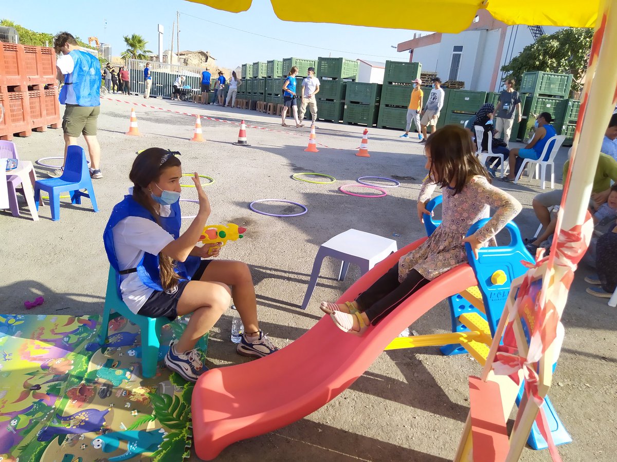 jovenesxla_paz's tweet image. ¡Se inaugura el parque infantil en las carpas rojas de @santegidio_ES ! Un espacio de amistad y diversión para los más pequeños del campo de Moría 2 en la isla de Lesbos. 
#santegidiosummer
@YouthxPeace @santegidionews