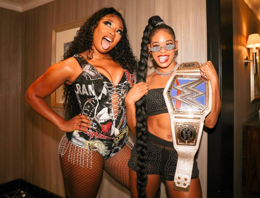 digangso's tweet image. The champs are dripping 💗💖💕💋💋💋