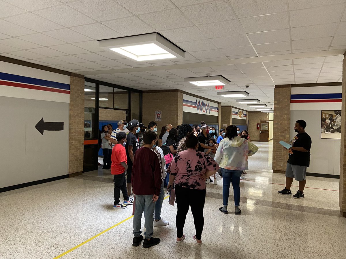 OlleMightyOwls's tweet image. The Olle halls are bustling with families coming in for Owl Camp!  #bringemback #mightyowls