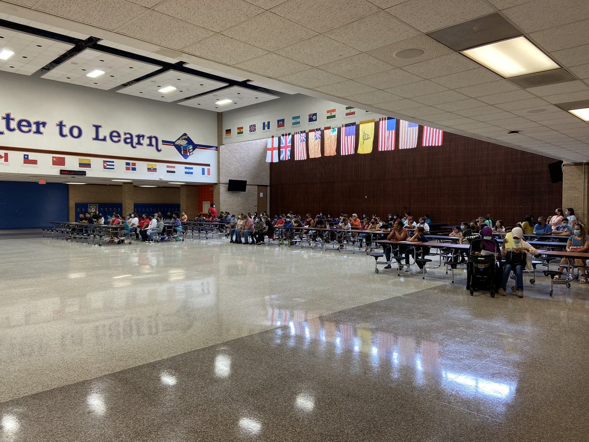 OlleMightyOwls's tweet image. The Olle halls are bustling with families coming in for Owl Camp!  #bringemback #mightyowls