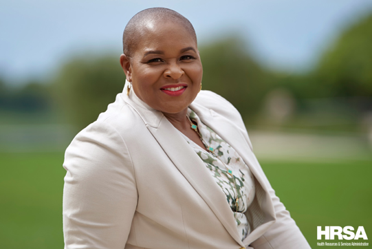 DonateLife's tweet image. 11 years after Faith's cornea transplant, her cousin's husband needed a kidney donor. In the process of donating her kidney, Faith found the strength she’d so admired in her cornea donor family. #DonateLife #NMDAM @HRSAgov 💙💚📢DonateLife.net/nmdam