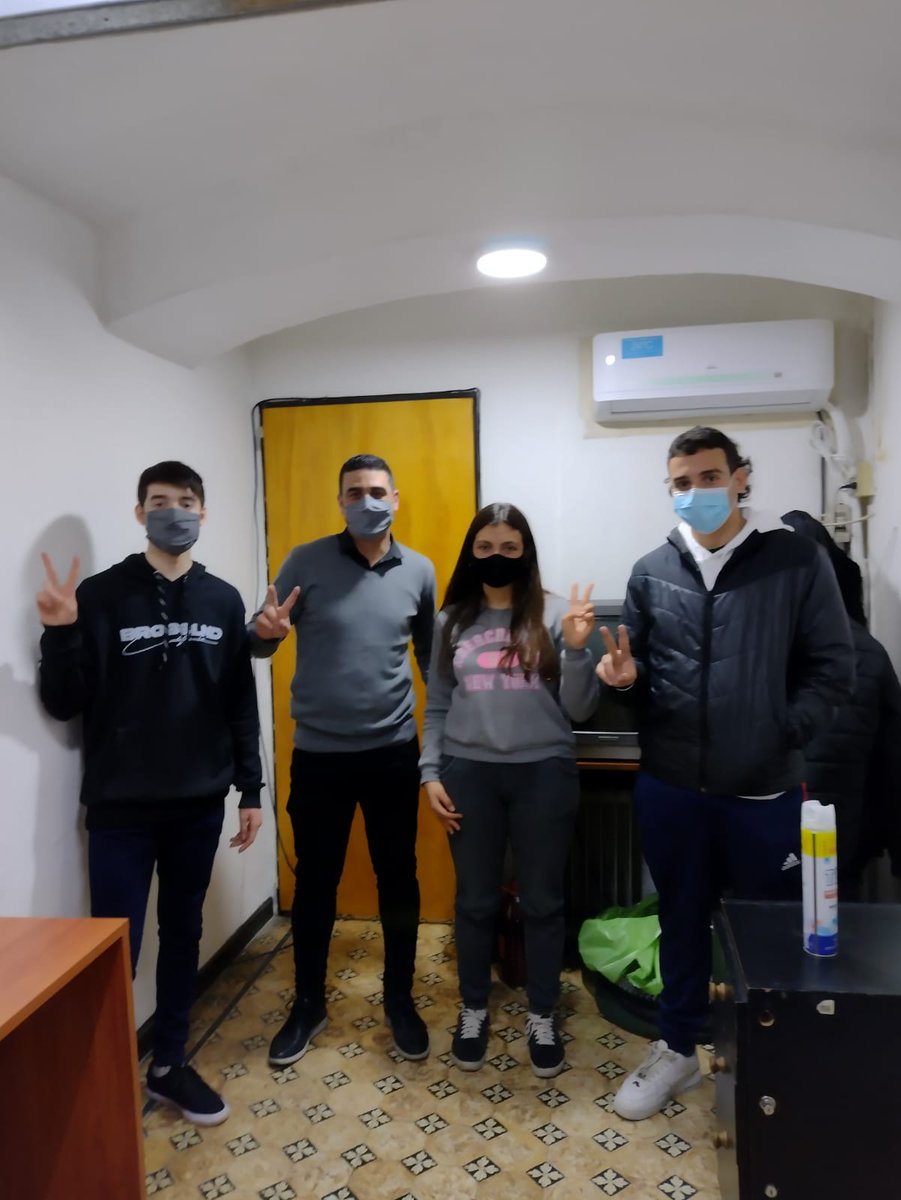 quiero agradecer a la vicegobernadora <a href="/magariovero/">Verónica Magario</a> la oportunidad de trabajo que le brindó a los compañeros y compañeras, por confiar en los jóvenes en este momento difícil de pandemia ellos son el presente y luchan por un futuro mejor 💪✌ <a href="/Kicillofok/">Axel Kicillof</a> <a href="/PereyraJulio/">Julio Pereyra</a> <a href="/omarplaini53/">Omar Plaini🇦🇷</a>