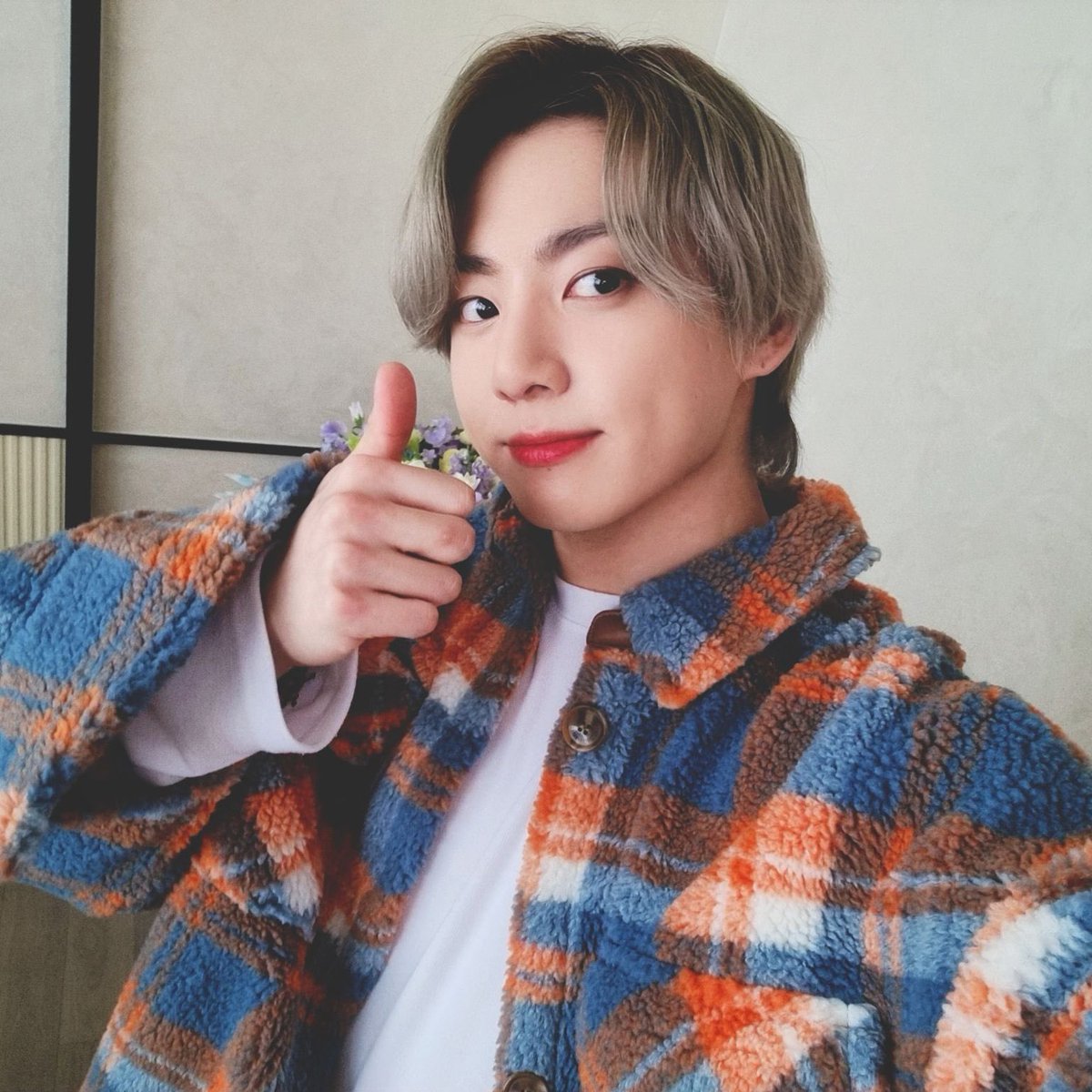 jungkook's selcas on weverse, a thread ♡ (posted by himself, or by the boys) :