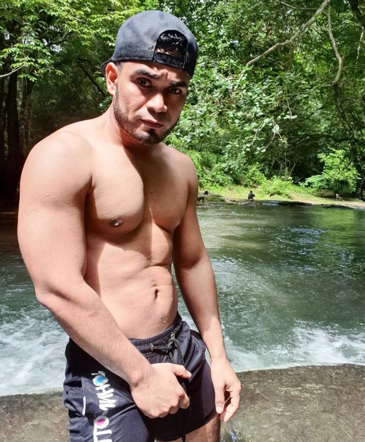 Dale RT y te mando un video pajeandose😏🍆💦💦