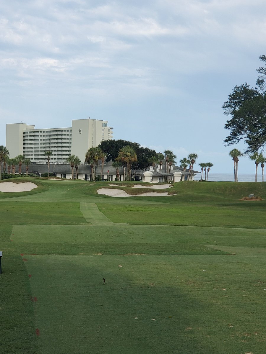 PE_Dahl's tweet photo. Now this is a par 3.  Wow.  Love the ocean in the background! #break85 https://t.co/AYwVPbgvNU