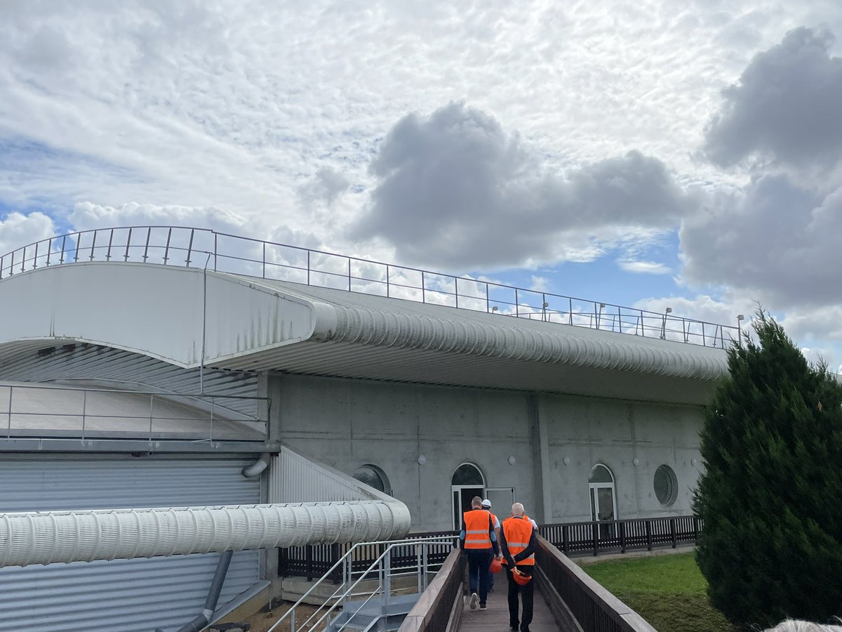 Visite passionnante au cœur du <a href="/Setom27/">Setom de l'Eure</a> qui traite chaque année plus de 220 000 T de #déchets
seront valorisés dans des filières spécifiques, le Nouveau Centre de tri des déchets recyclables est opérationnel et de dernière génération, un tri performant à grande vitesse !