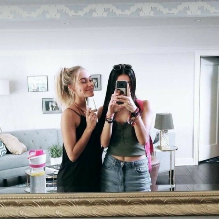 sbtrlnwy's tweet photo. Hoje é dia da minha melhor companheira de quarto ❤️
Te amo bff
Estarei aqui sempre para você quando precisar ❤️❤️ https://t.co/U0Yu1tQyqr