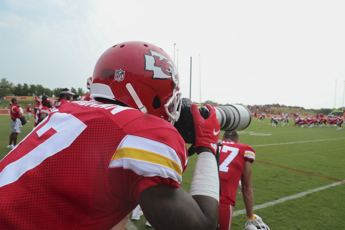 Chiefs's tweet photo. We think @MecoleHardman4 may have found a new hobby 📸 https://t.co/pf50SeLsmy