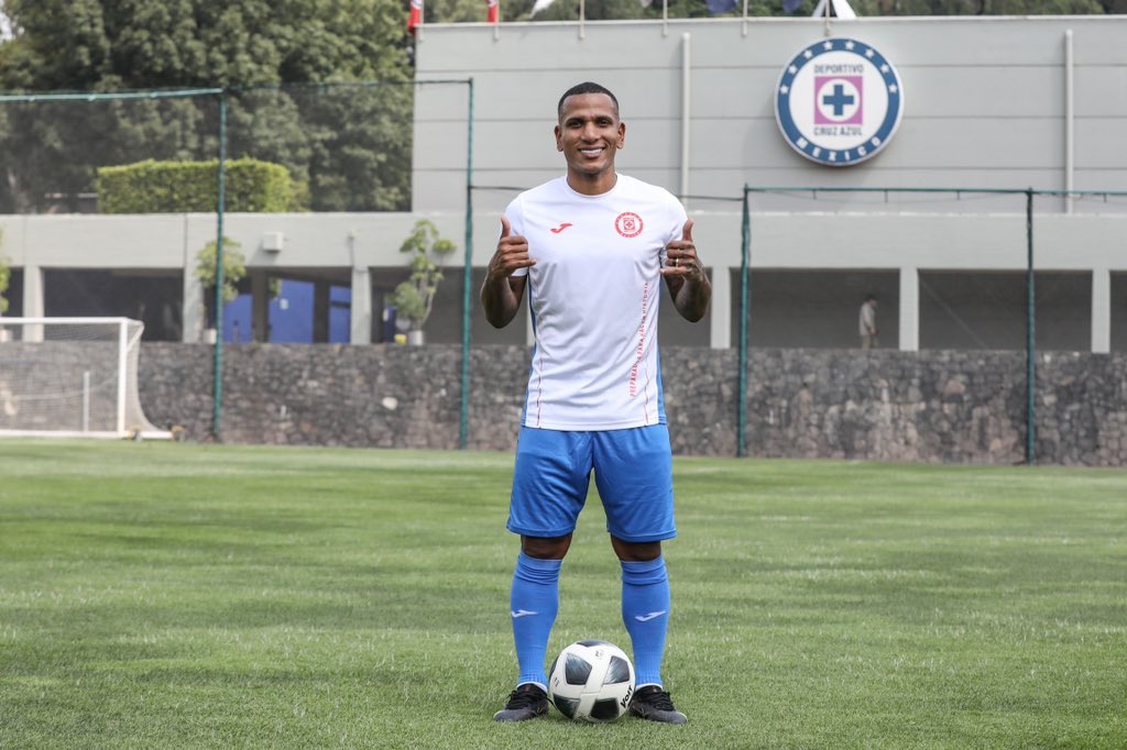 Hoy inicio un nuevo ciclo en mi carrera , Con la MÁQUINA <a href="/CruzAzul/">CRUZ AZUL</a> 💙 

Estoy muy feliz con este nuevo desafío, le agradezco al club por la confianza y a todos por el gran recibimiento