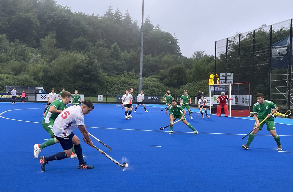 An enjoyable visit to <a href="/lisnagarveyhc/">Blue News</a> this evening - what a great hockey club! Decent game between <a href="/IreMenHockey/">Ireland Men's Hockey</a> + <a href="/GBEDPMen/">GB Elite Development Programme - Men</a> and brilliant to see loads of juniors enjoying their hockey 👏🏻