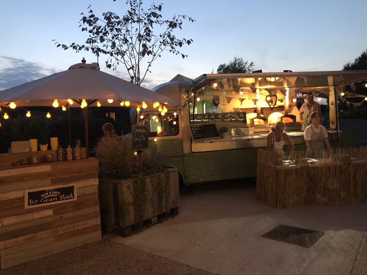 LRcoffeevan's tweet image. ✨ They got hitched 💕 Our first wedding of 2021 ✨ 
Well worth the wait. What an amazing day ✨
#huntsmillfarm