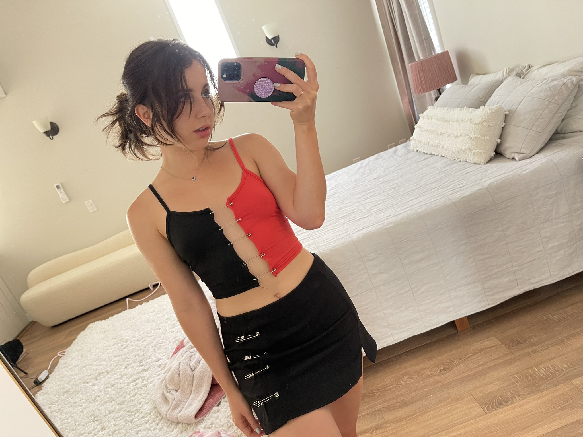 Princess Rea on Twitter: "@themissviolette Your outfit is 🔥 today
