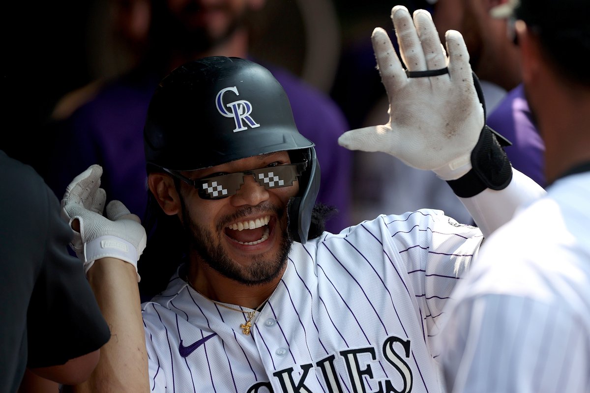 MLBONFOX's tweet image. DEAL WITH IT 😎

The @Rockies broke out the savage glasses 😅