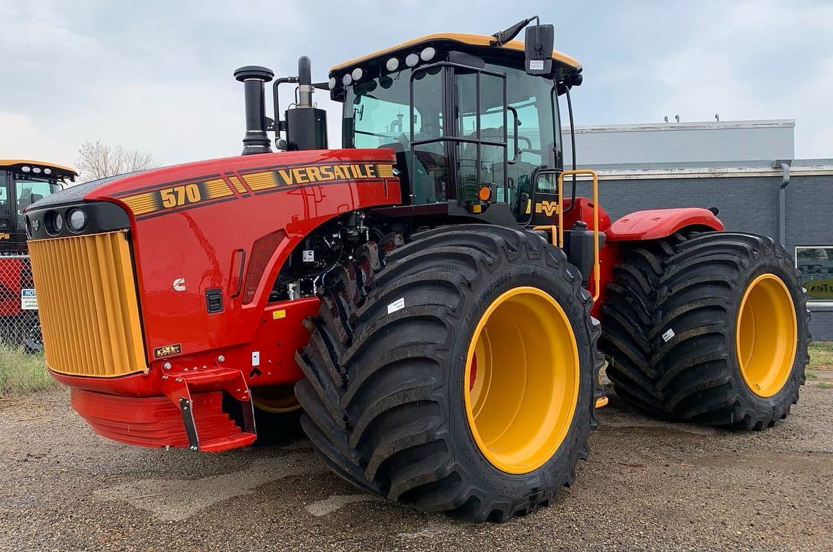 TheChadColby's tweet photo. Something about that #oldschool look of @Versatileag1 👍 photo from #FarmhandMile #facebookpage @GoodyearFarm #lsw1400 https://t.co/ma89WwHDuX