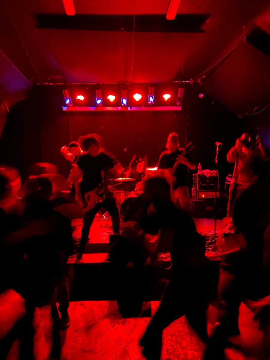 Tommy_Roxx's tweet photo. Love a bit of @downcastuk.
#365live https://t.co/02ImRbkicZ