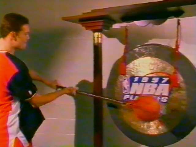 ICYMI: Podcast | <a href="/AustralianStory/">AustralianStory</a>'s <a href="/greghassall/">Greg Hassall</a> and Caitlin Shea discuss their co-produced feature on Australian legend, Luc Longley.

Fascinating details on how the story came to be. Available on most listening apps.

🔊 inallairness.com/luc-longley-on…