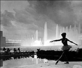 BUENAS NOCHES !!!
TEATRO AGUA Y LUZ.
Santo Domingo,  República Dominicana .
Inaugurado en 1955.
Imagen de la autoria de Max  Pou.
IMÁGENES DE NUESTRA HISTORIA. 
#imagenesdenuestrahistoria 
#RepublicaDominicana